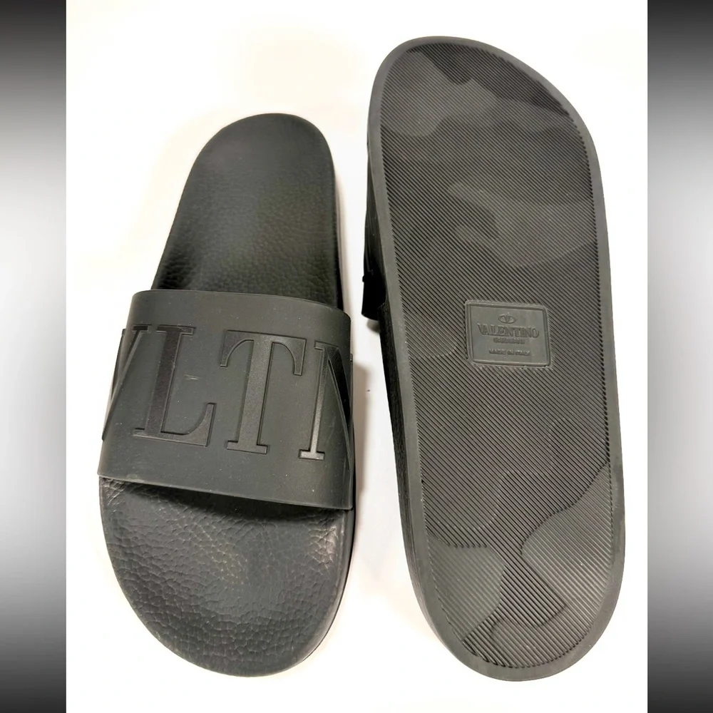 Valentino Garavani VLTN Logo All Black Rubber Slide Sandal